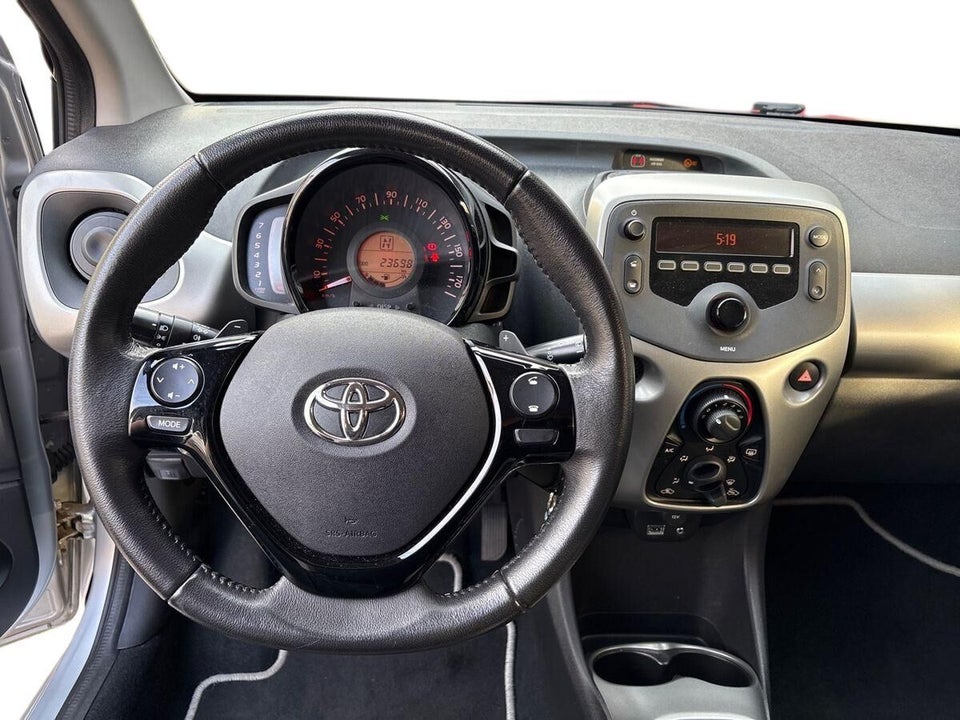 Toyota Aygo 1,0 VVT-i x-play x-shift 5d
