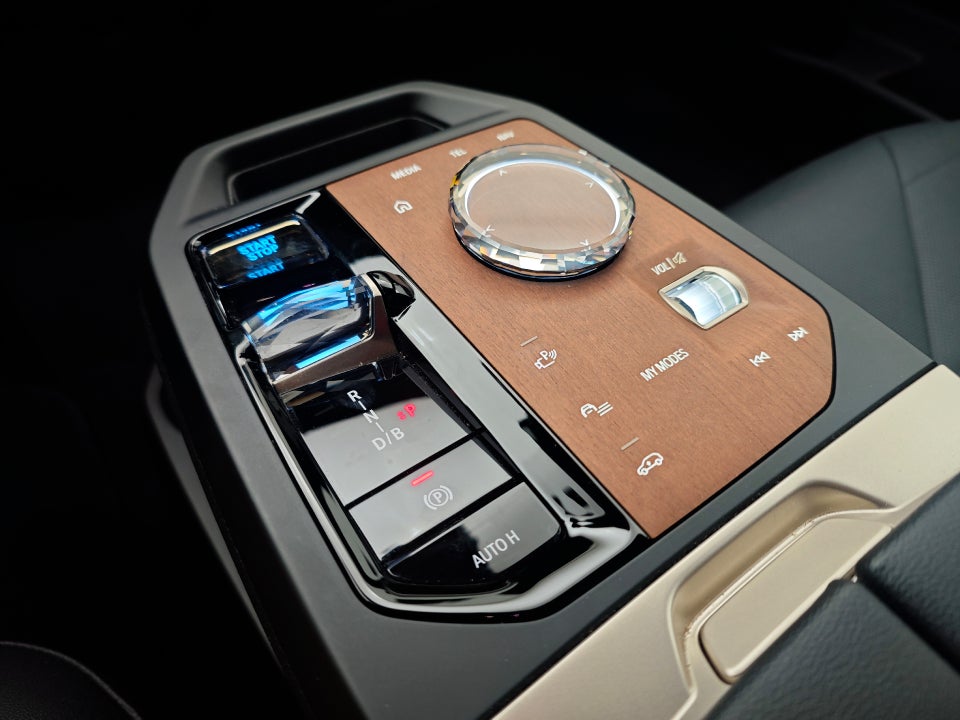 BMW iX xDrive50 Fully Charged 5d