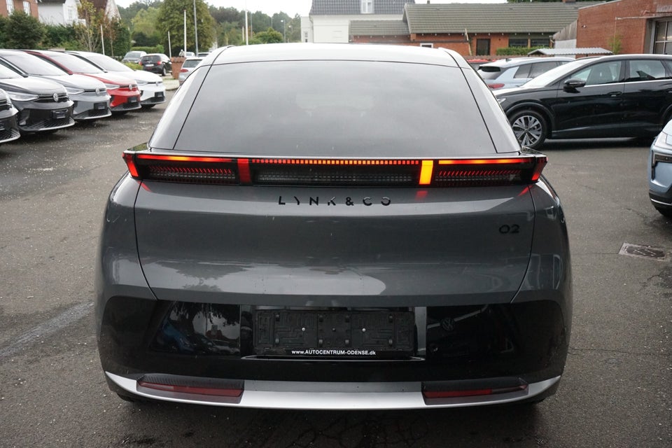 Lynk & Co 02 More 5d