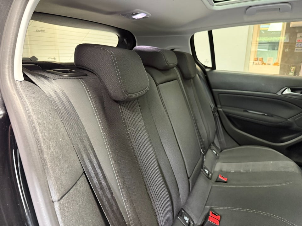 Peugeot 308 1,5 BlueHDi 130 Allure Sky 5d