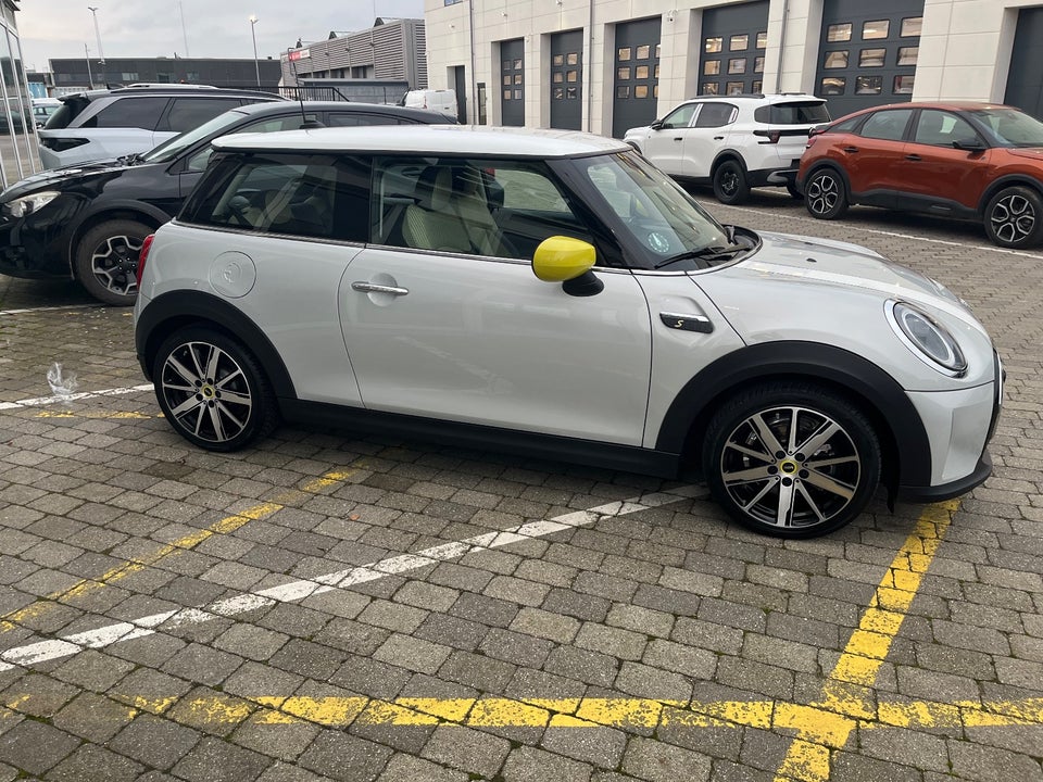 MINI Cooper SE Classic Trim 3d