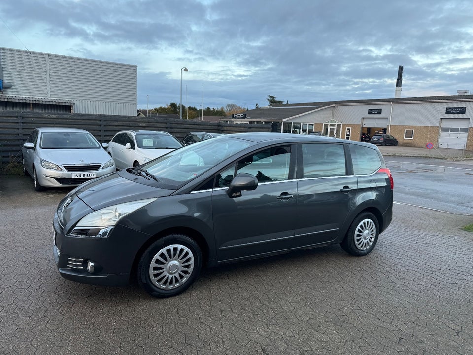 Peugeot 5008 1,6 HDi 110 Premium 7prs 5d