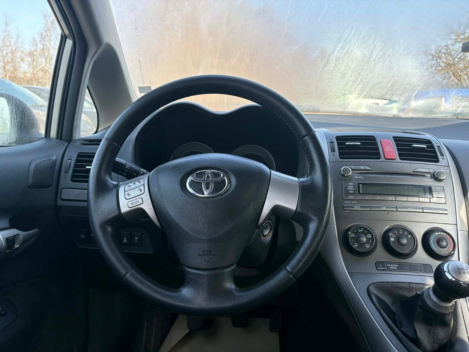 Toyota Auris 1,4 D-4D Luna 5d