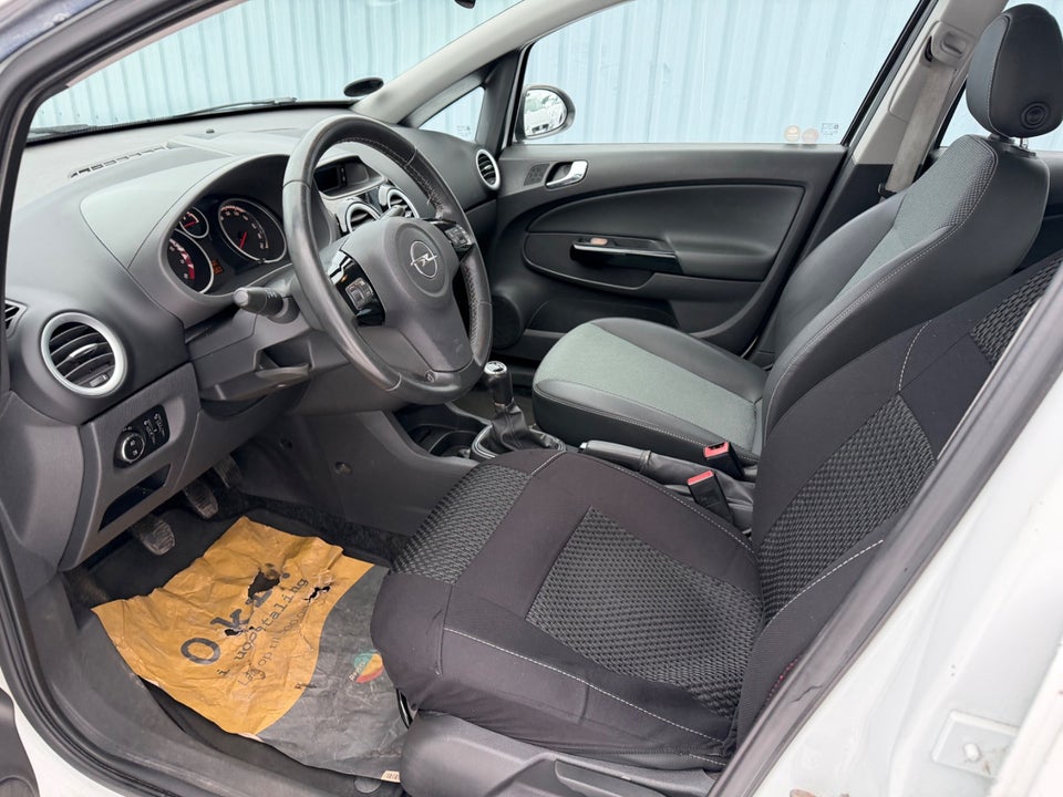 Opel Corsa 1,4 16V Cosmo 5d