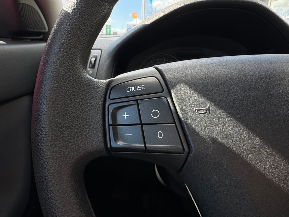 Volvo S40 1,6 D Momentum 4d