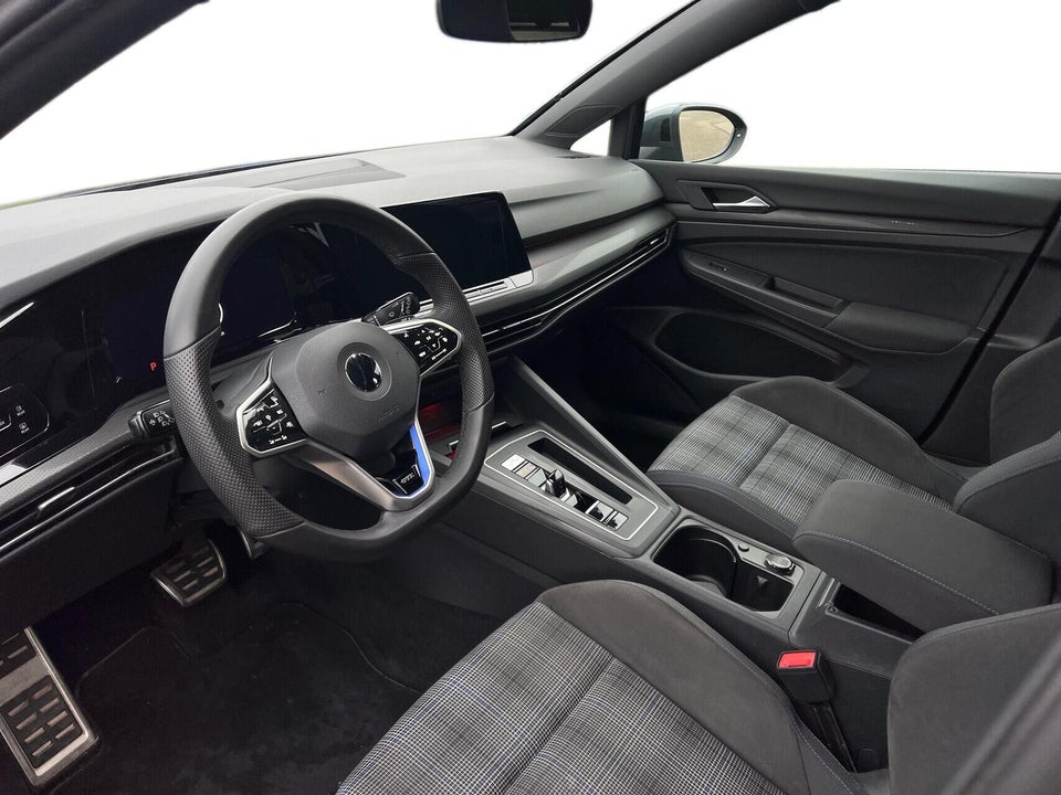 VW Golf VIII 1,4 GTE DSG 5d