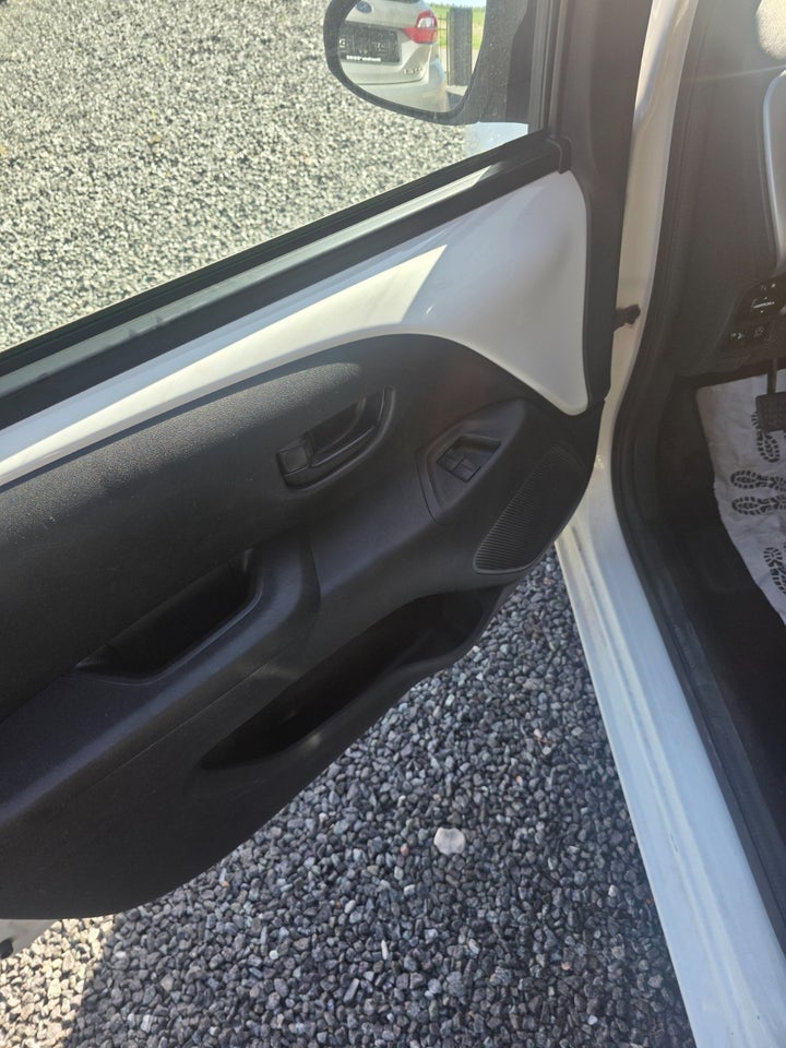 Toyota Aygo 1,0 VVT-i x-play 5d