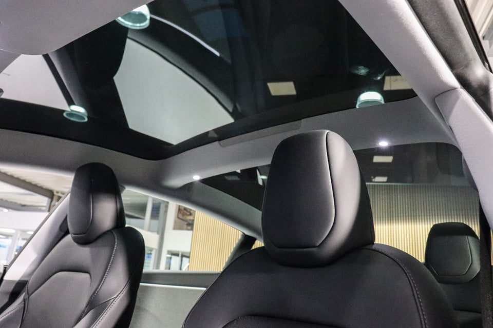 Tesla Model 3 RWD 4d