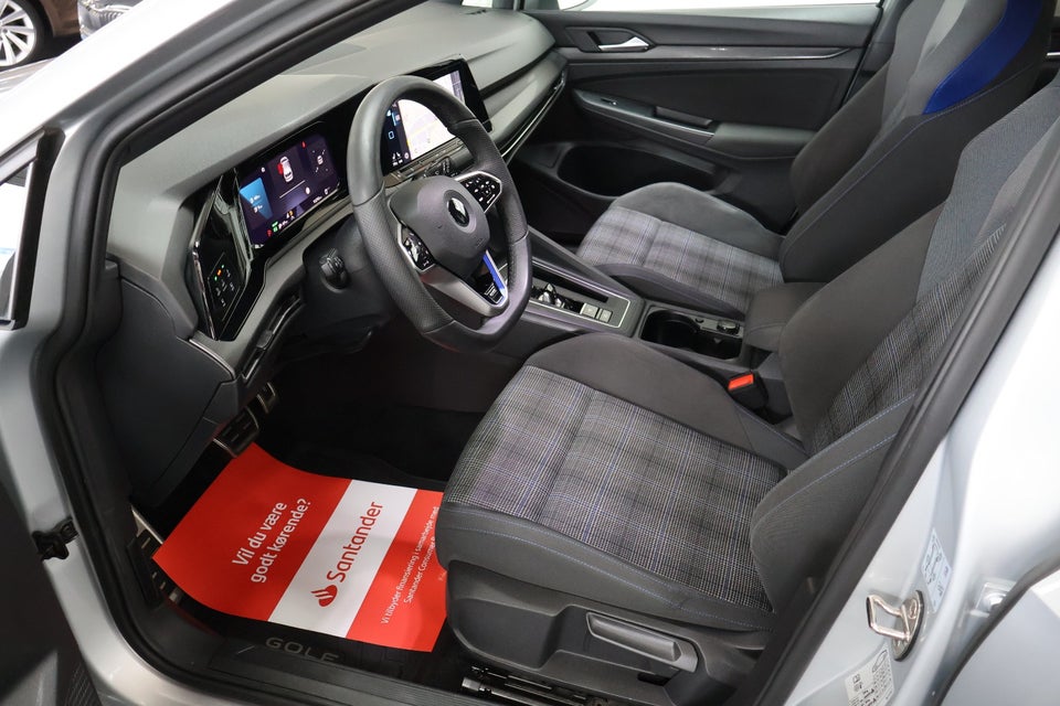 VW Golf VIII 1,4 GTE DSG 5d