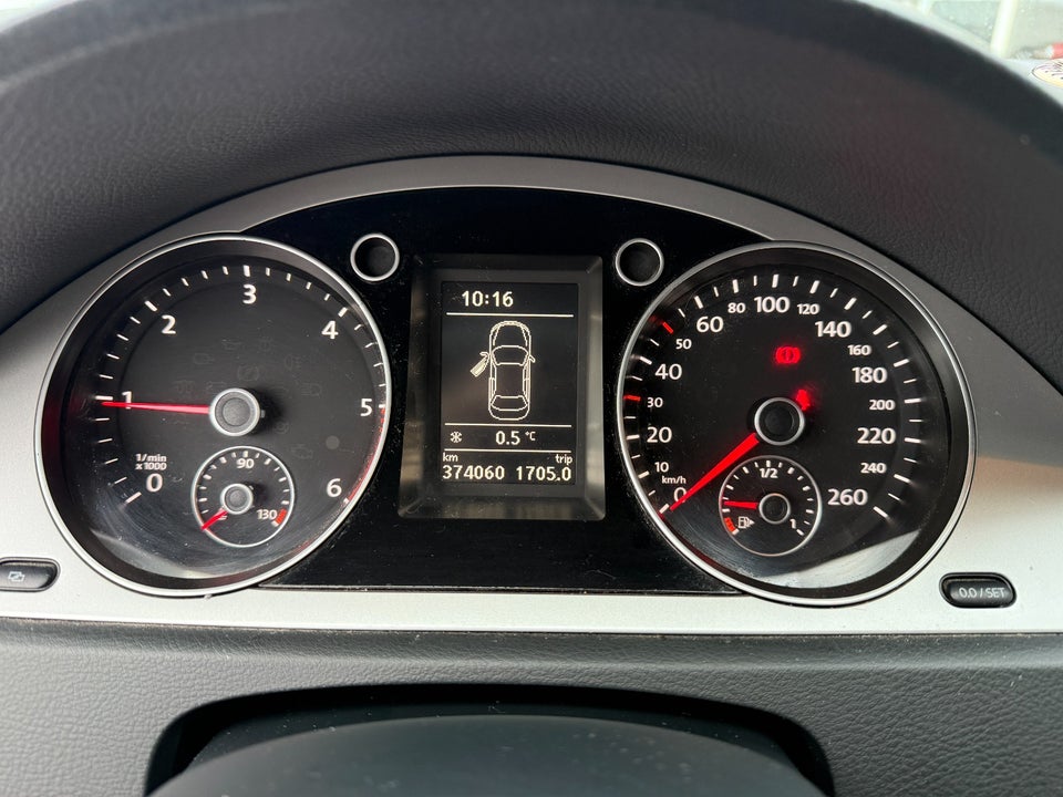 VW Passat 1,6 TDi 105 BlueMotion 4d