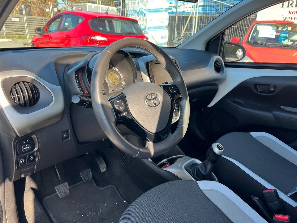 Toyota Aygo 1,0 VVT-i x-play 5d