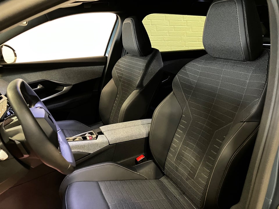 Peugeot e-5008 77 Allure 7prs 5d