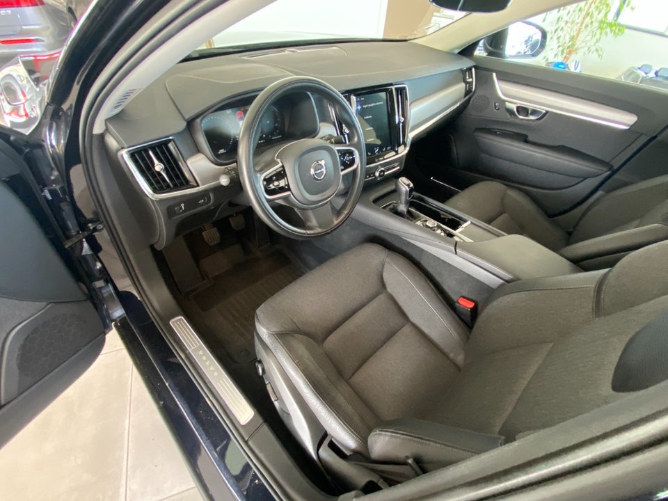 Volvo V90 2,0 D3 150 Momentum 5d