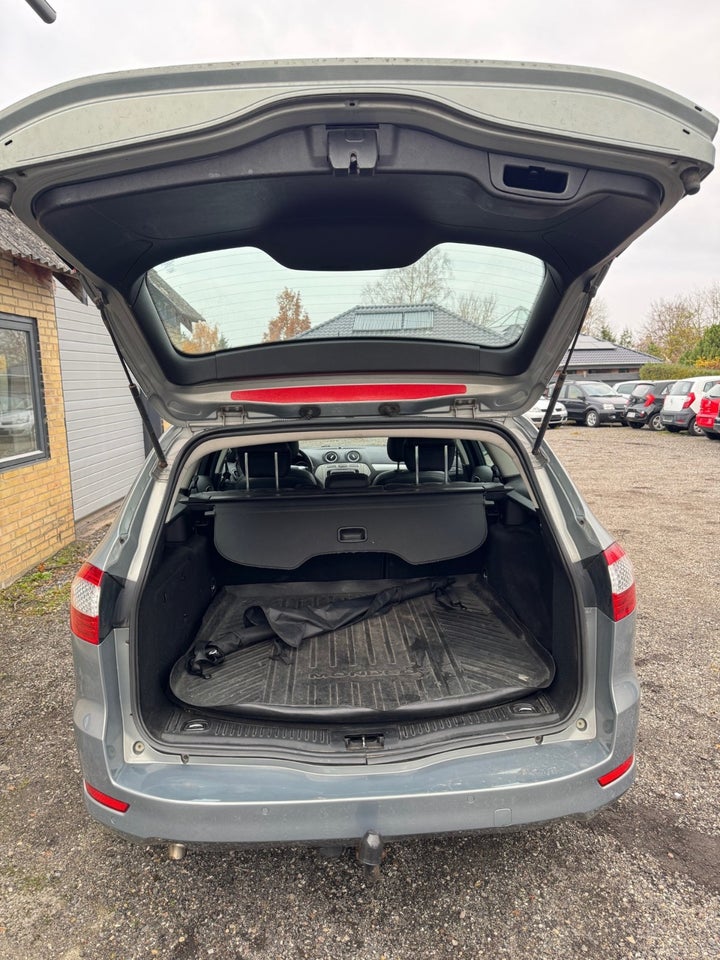 Ford Mondeo 2,0 Ambiente stc. 5d