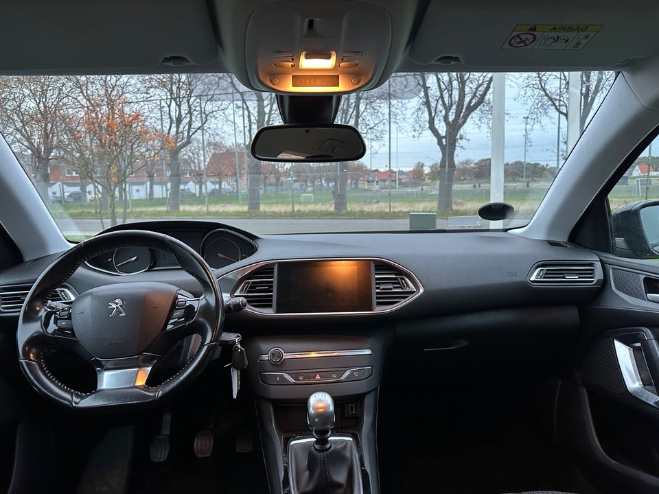 Peugeot 308 1,5 BlueHDi 130 Style SW 5d