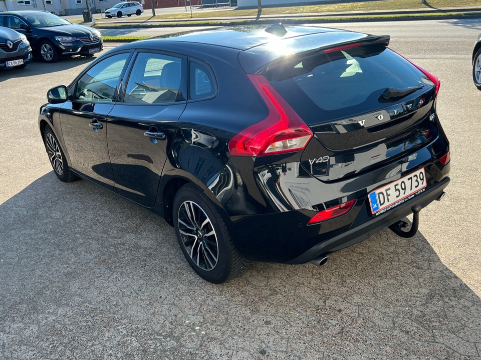 Volvo V40 2,0 D3 150 Momentum aut. 5d