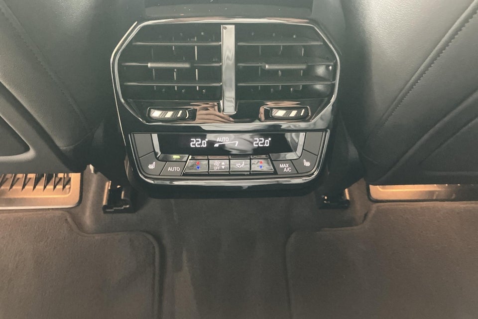 BMW iX xDrive40 Supercharged 5d