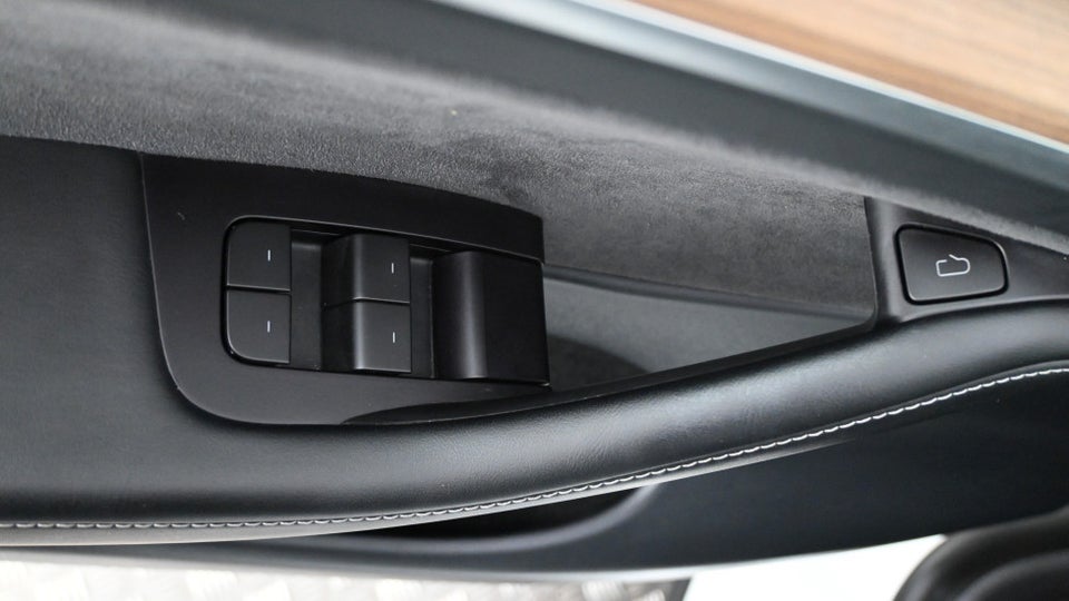 Tesla Model Y Long Range AWD 5d