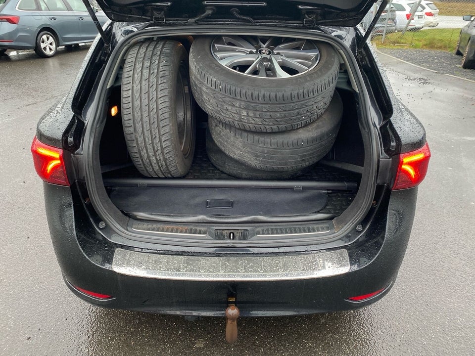 Toyota Avensis 2,0 D-4D T2 Touring Sports 5d