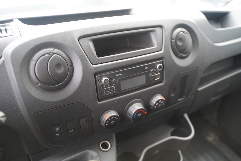 Renault Master III T33 2,3 dCi 130 L2H2 Kassevogn