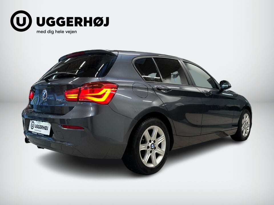 BMW 118i 1,5 Connected 5d