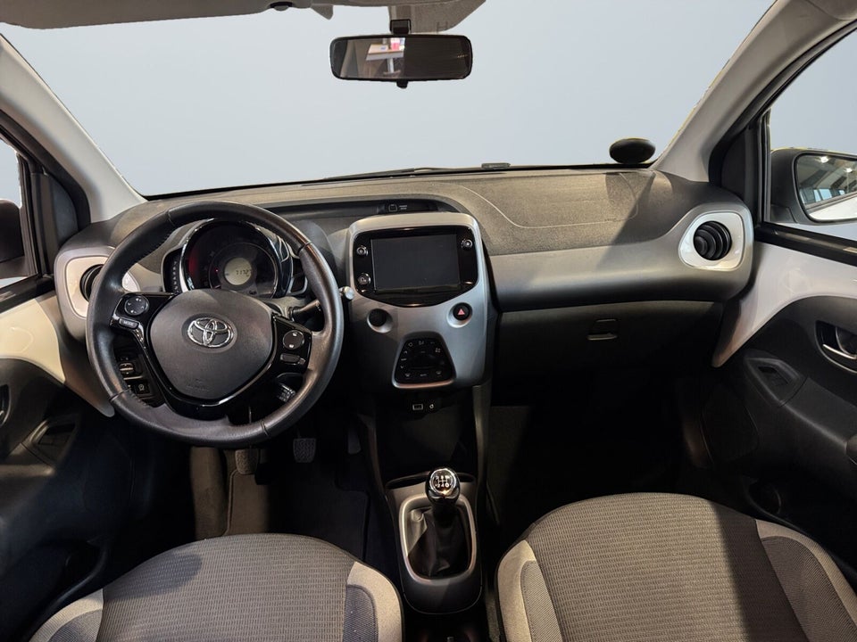 Toyota Aygo 1,0 VVT-i x-press 5d