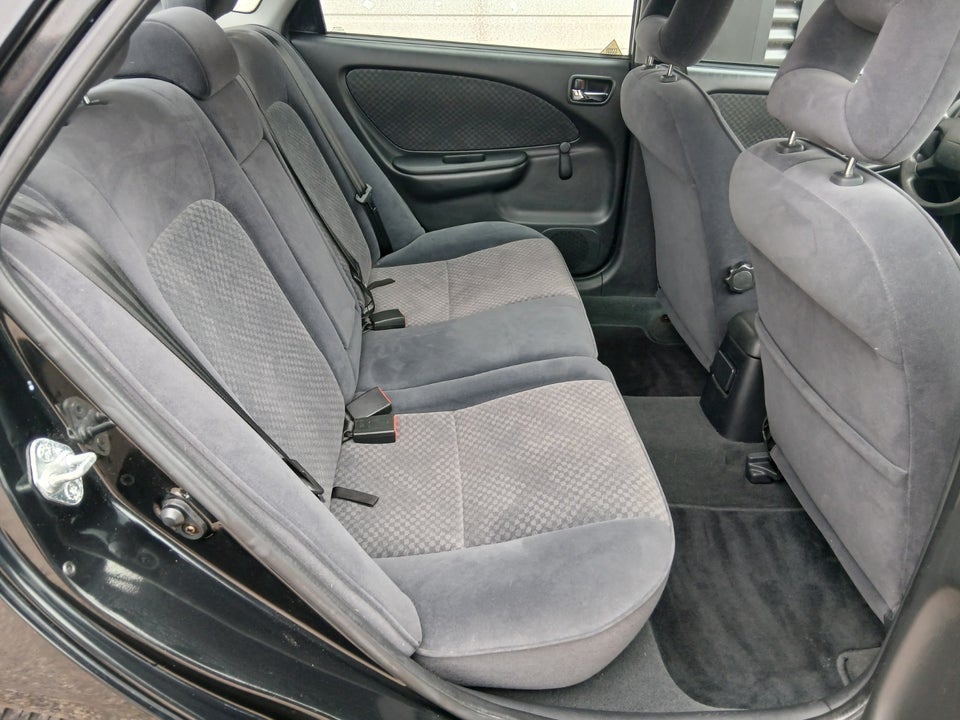 Toyota Avensis 1,8 VVT-i Terra 5d