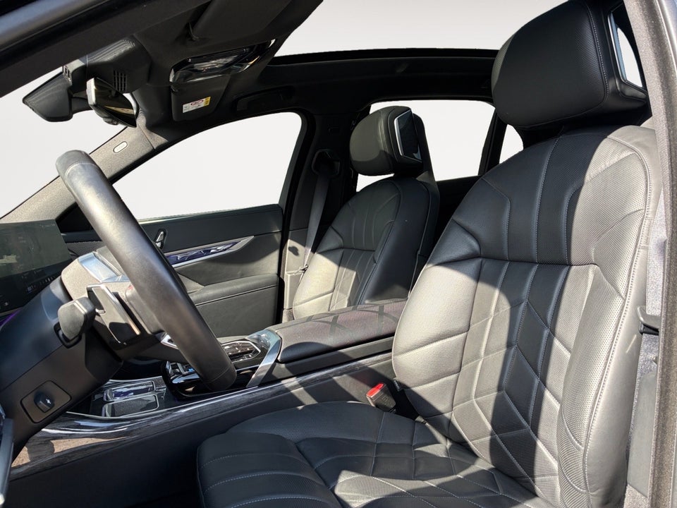 BMW i7 M70 M-Sport Pro Performance xDrive 4d