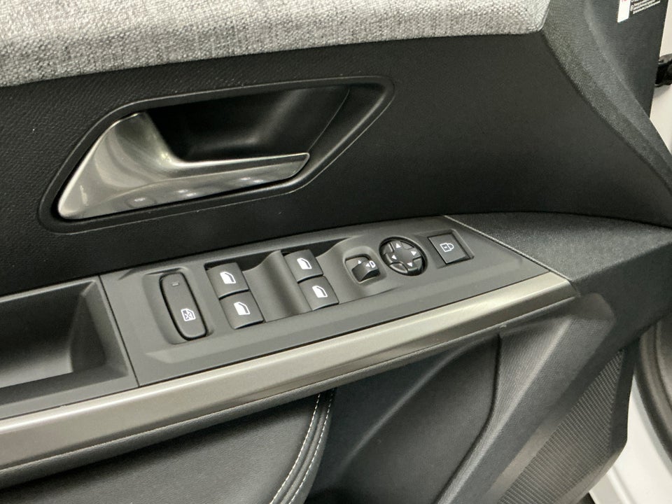 Peugeot e-3008 77 Allure 5d