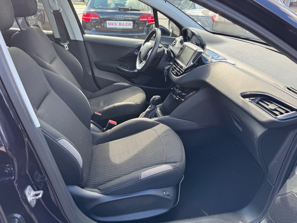 Peugeot 208 1,2 VTi 82 Allure Sky 5d