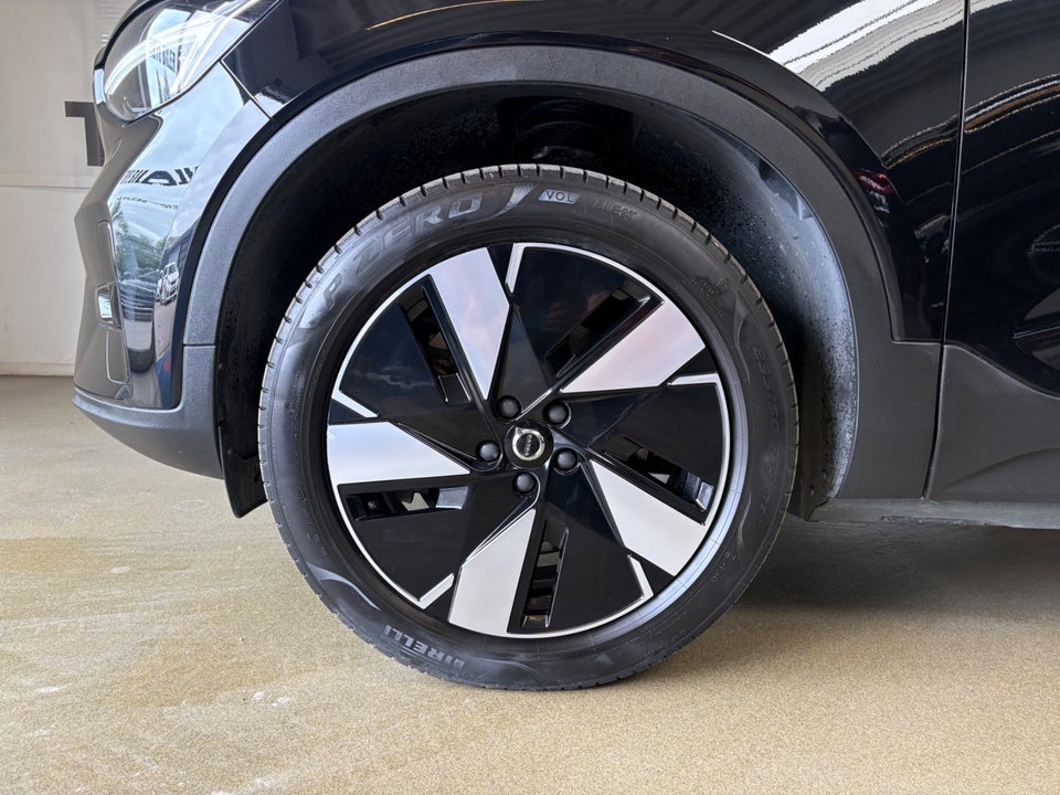 Volvo EX40 Twin Performance Plus 5d