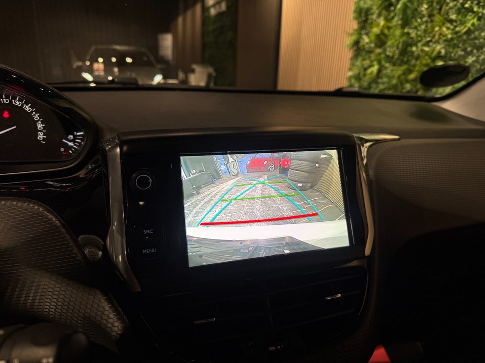 Peugeot 208 1,2 PureTech 82 Allure Sky 5d