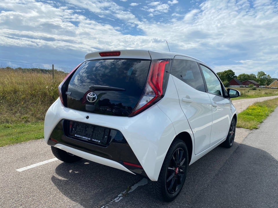 Toyota Aygo 1,0 VVT-i x-press 5d