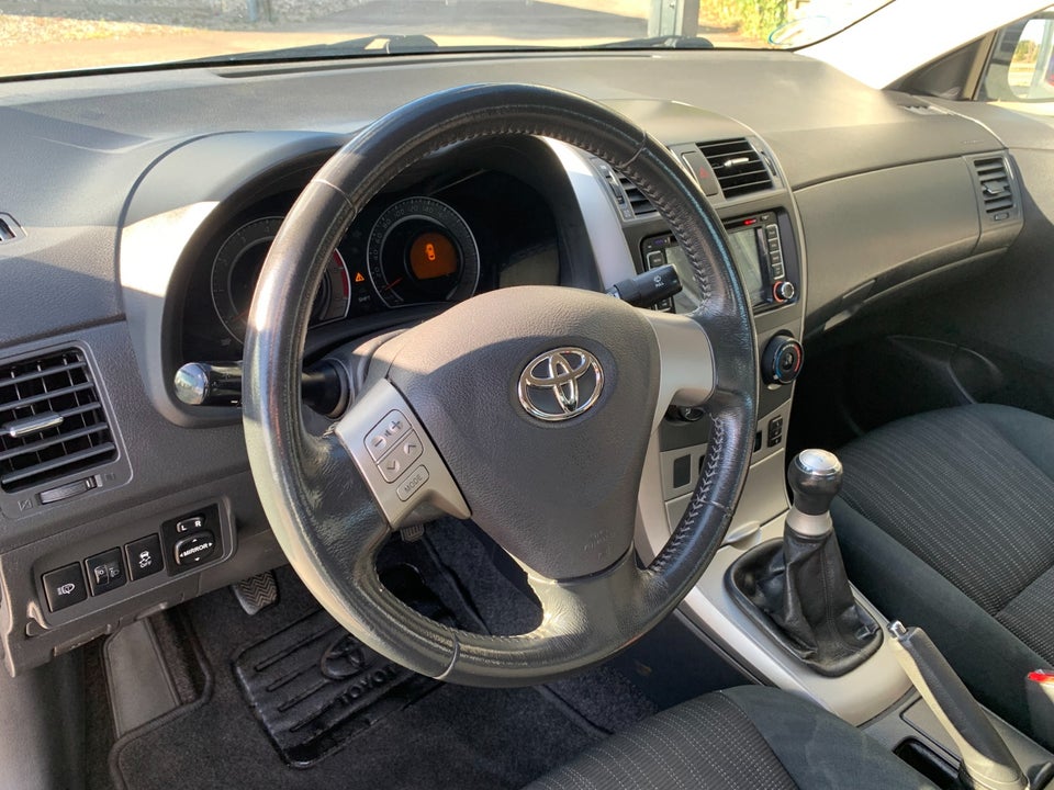 Toyota Corolla 1,6 Luna 4d