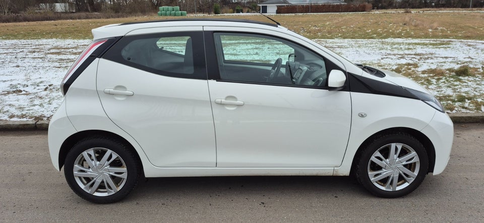 Toyota Aygo 1,0 VVT-i x-wave Sky 5d