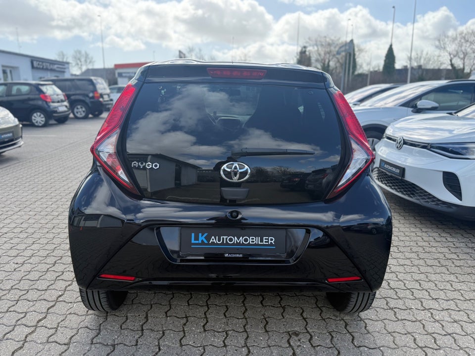 Toyota Aygo 1,0 VVT-i x-black 5d