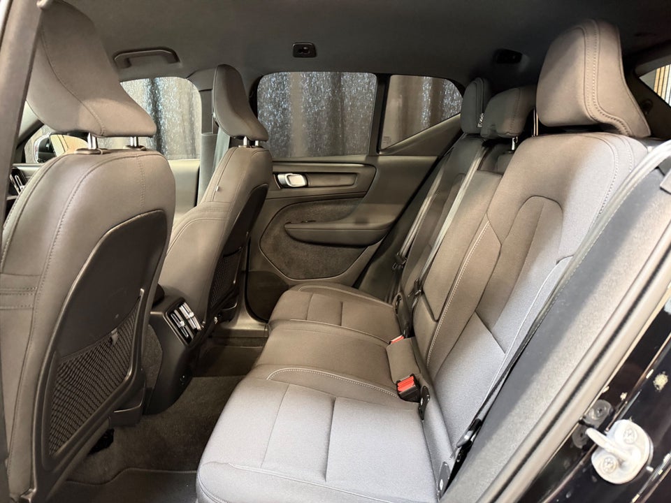 Volvo EX40 Extended Range Black Edition 5d