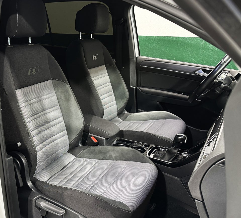 VW Touran 2,0 TDi 150 R-line DSG 7prs 5d
