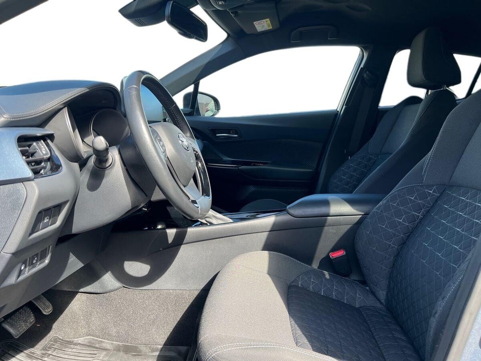 Toyota C-HR 1,8 Hybrid C-LUB Premium CVT 5d
