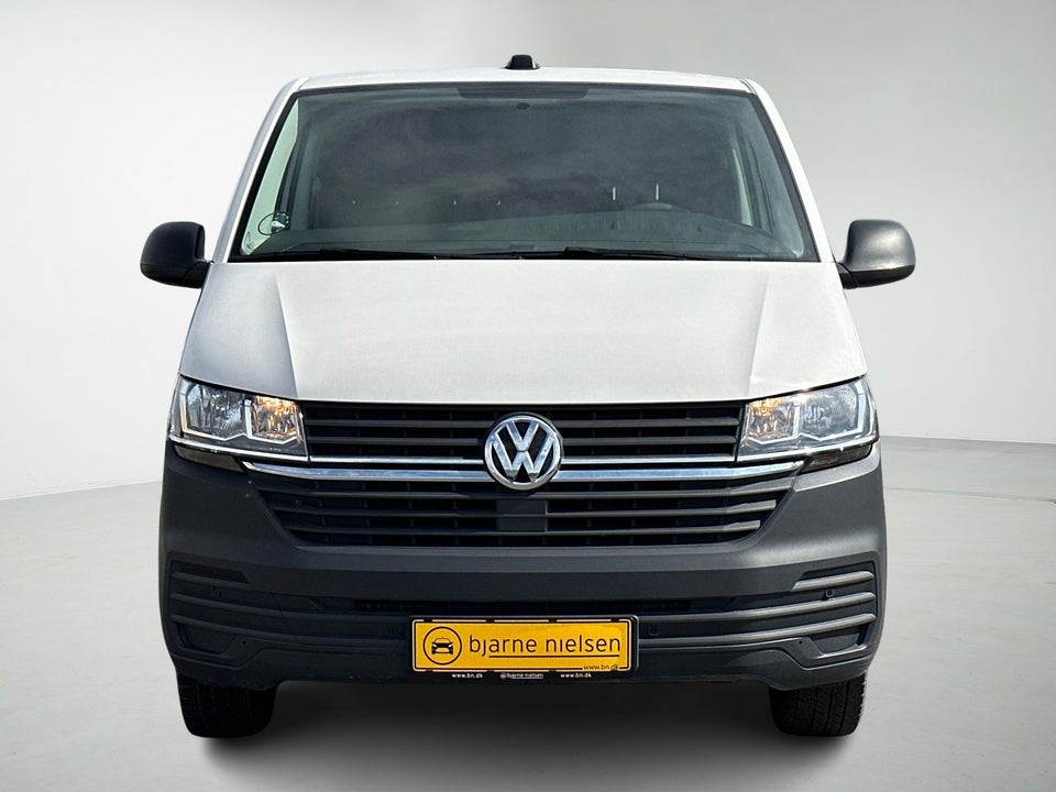 VW Transporter 2,0 TDi 110 Kassevogn kort