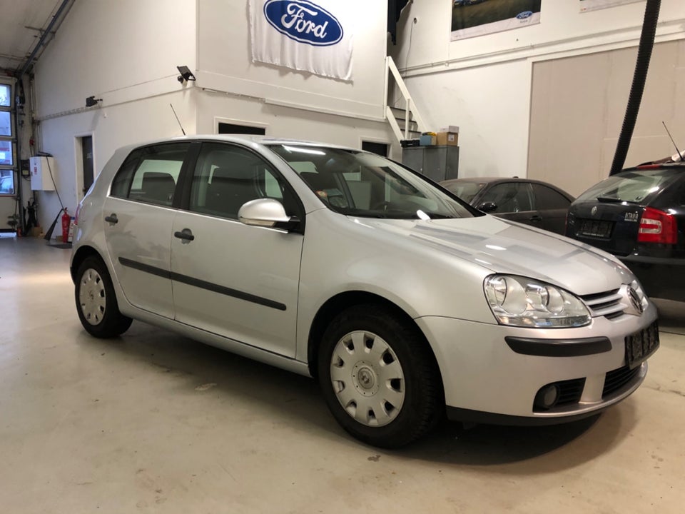VW Golf V 1,6 FSi Trendline 5d