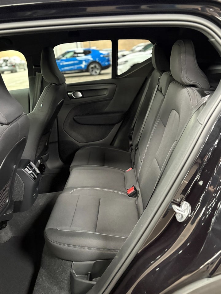 Volvo EX40 Extended Range Black Edition 5d