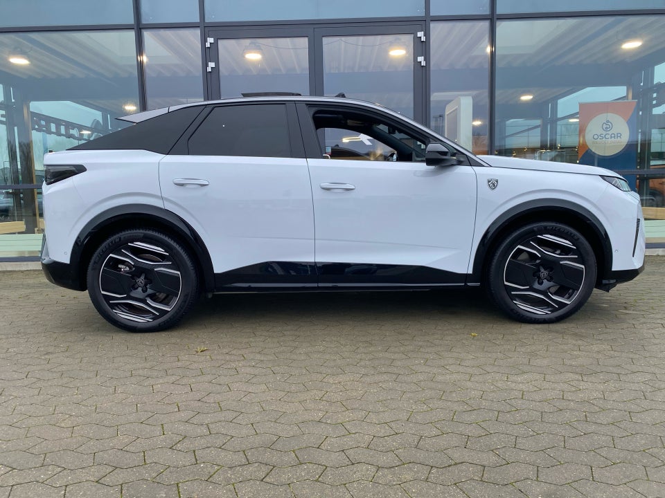 Peugeot e-3008 77 GT Pack 5d