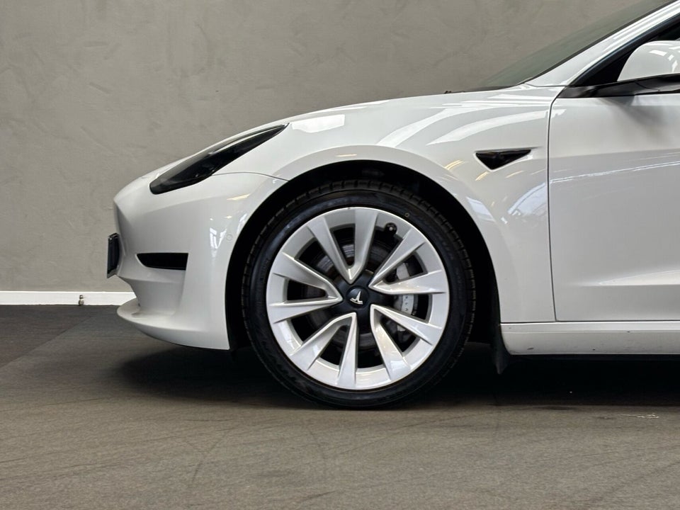 Tesla Model 3 Standard Range+ RWD 4d