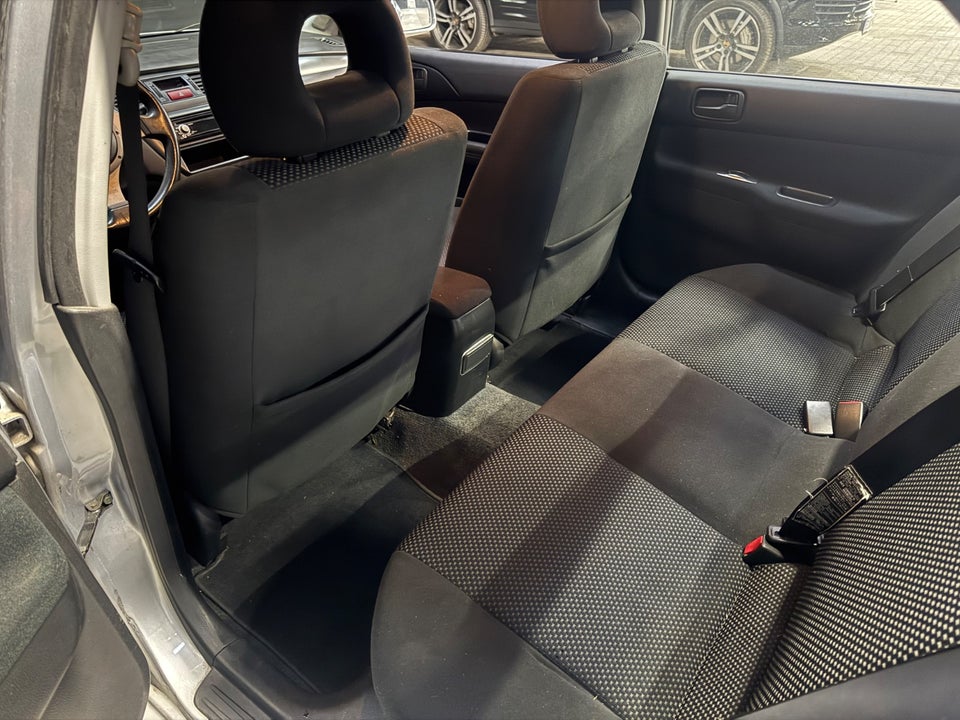 Mitsubishi Lancer 1,6 Invite 4d