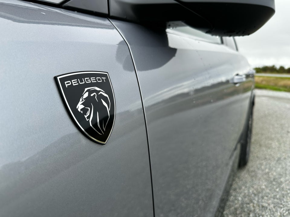 Peugeot e-3008 77 GT Pack 5d