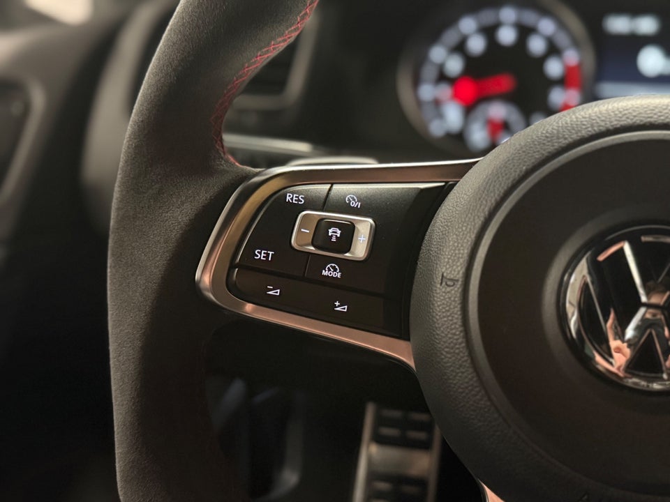 VW Golf VII 2,0 GTi Performance DSG BMT 5d