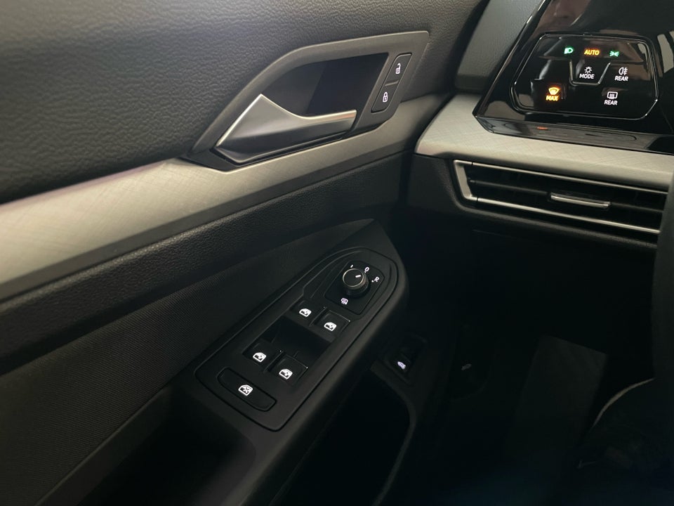 VW Golf VIII 1,5 eTSi 130 Life Variant DSG 5d