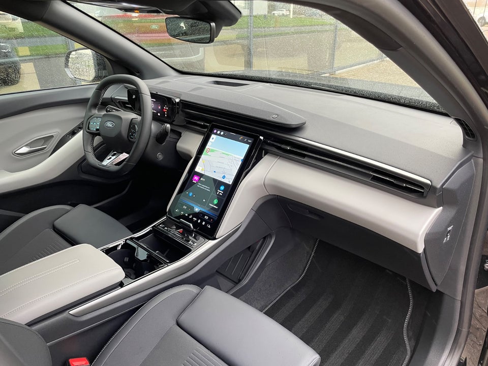 Ford Capri 82 Select Extended Range 5d