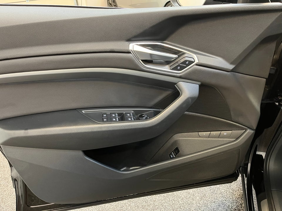 Audi e-tron 55 quattro 5d